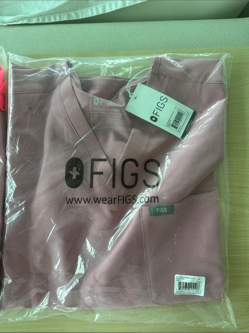 Women’s Catarina one pocket scrub top chalk pink